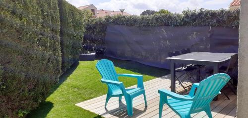 Maison de 2 chambres a Brem sur Mer a 800 m de la plage avec piscine partagee et jardin clos