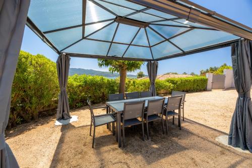 Maison de 2 chambres a Isolella Pietrosella a 100 m de la plage avec vue sur la mer jardin clos et wifi