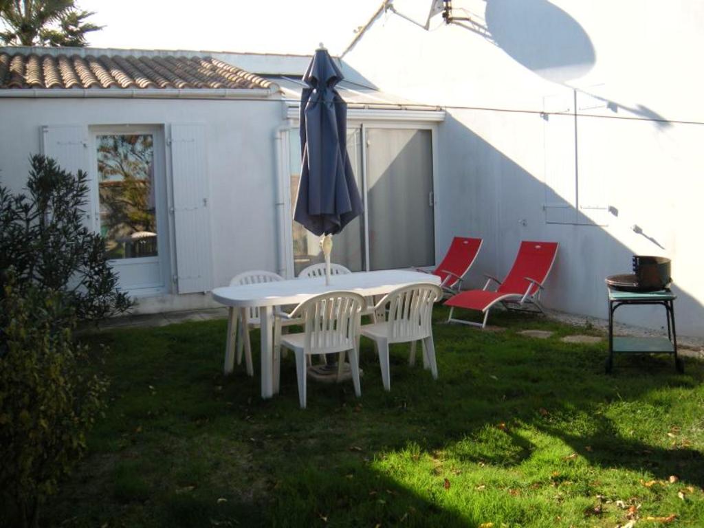 Maison de 2 chambres a La Couarde sur Mer a 500 m de la plage avec jardin clos et wifi 31 Les Feux Morins, 17670 La Couarde-sur-Mer