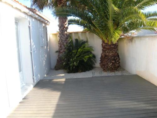 Maison de 2 chambres a La Couarde sur Mer a 500 m de la plage avec jardin clos et wifi