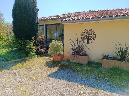 Maison de 2 chambres avec jacuzzi jardin clos et wifi a Lisle sur Tarn