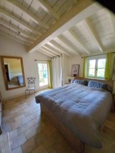 Maison de 2 chambres avec jacuzzi jardin clos et wifi a Saint Ciers de Canesse