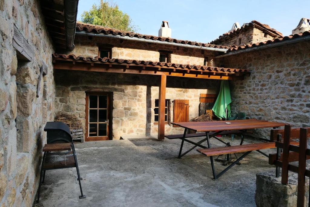 Maison de 2 chambres avec jardin amenage a Saint Basile a 7 km de la plage Gîte La Terrasse - Rossille, 07270 Saint-Basile