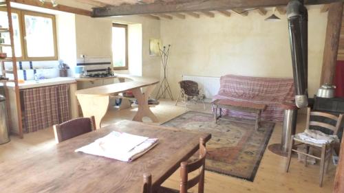 Maison de 2 chambres avec jardin amenage et wifi a Boulc