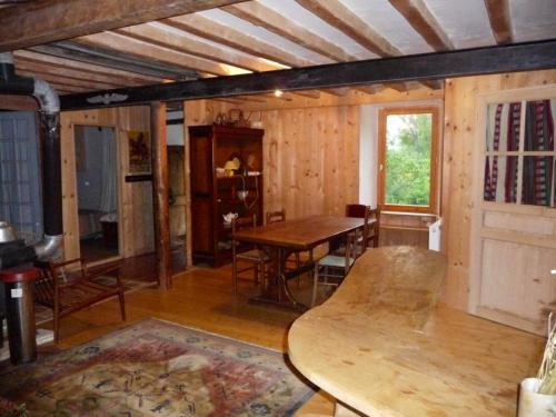 Maison de 2 chambres avec jardin amenage et wifi a Boulc