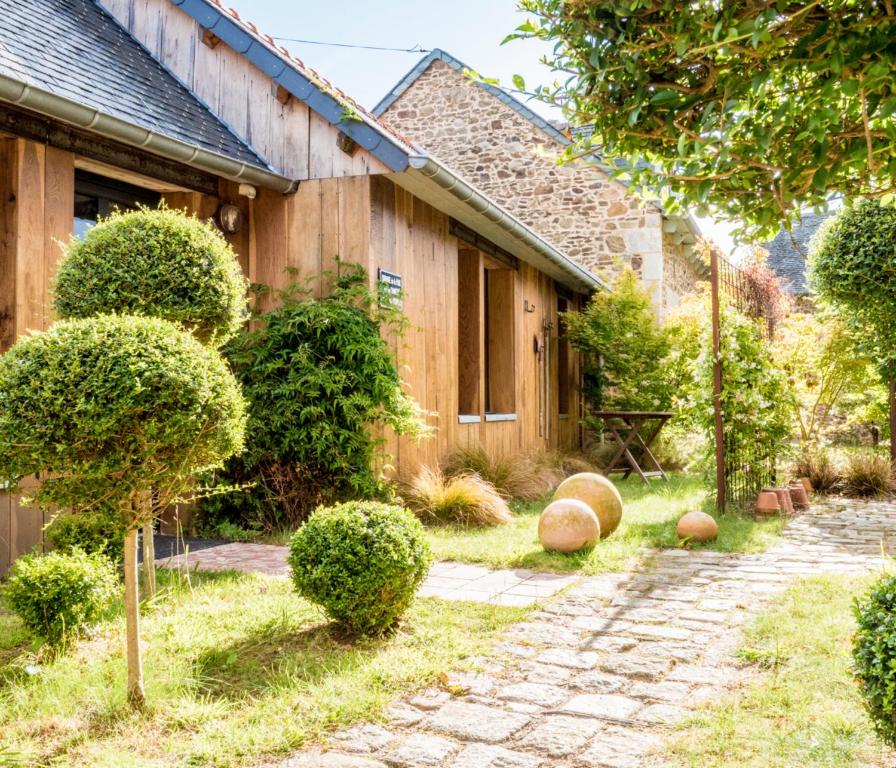 Maison de 2 chambres avec jardin amenage et wifi a La Tour d'Auvergne