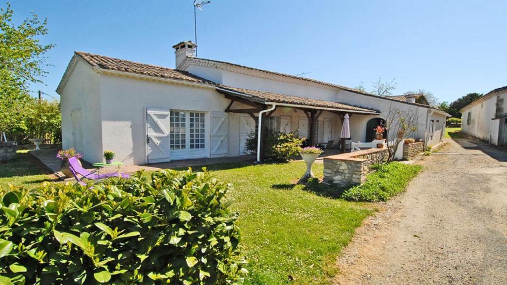 Maison de 2 chambres avec jardin amenage et wifi a Lannes 200 route de moncrabeau, 47170 Lannes