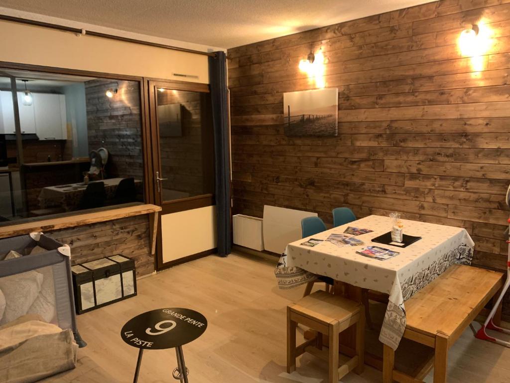 Maison de 2 chambres avec jardin amenage et wifi a Sarlat la Caneda C