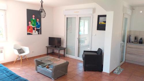 Maison de 2 chambres avec jardin clos a Aigues Mortes
