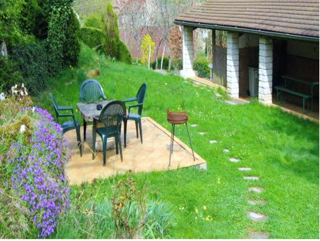 Maison de 2 chambres avec jardin clos a Saint Laurent la Roche 13 13 Chemin de la Varine, 39570 Saint-Laurent-la-Roche