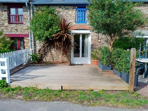 Maison de 2 chambres avec jardin clos et wifi a Cancale