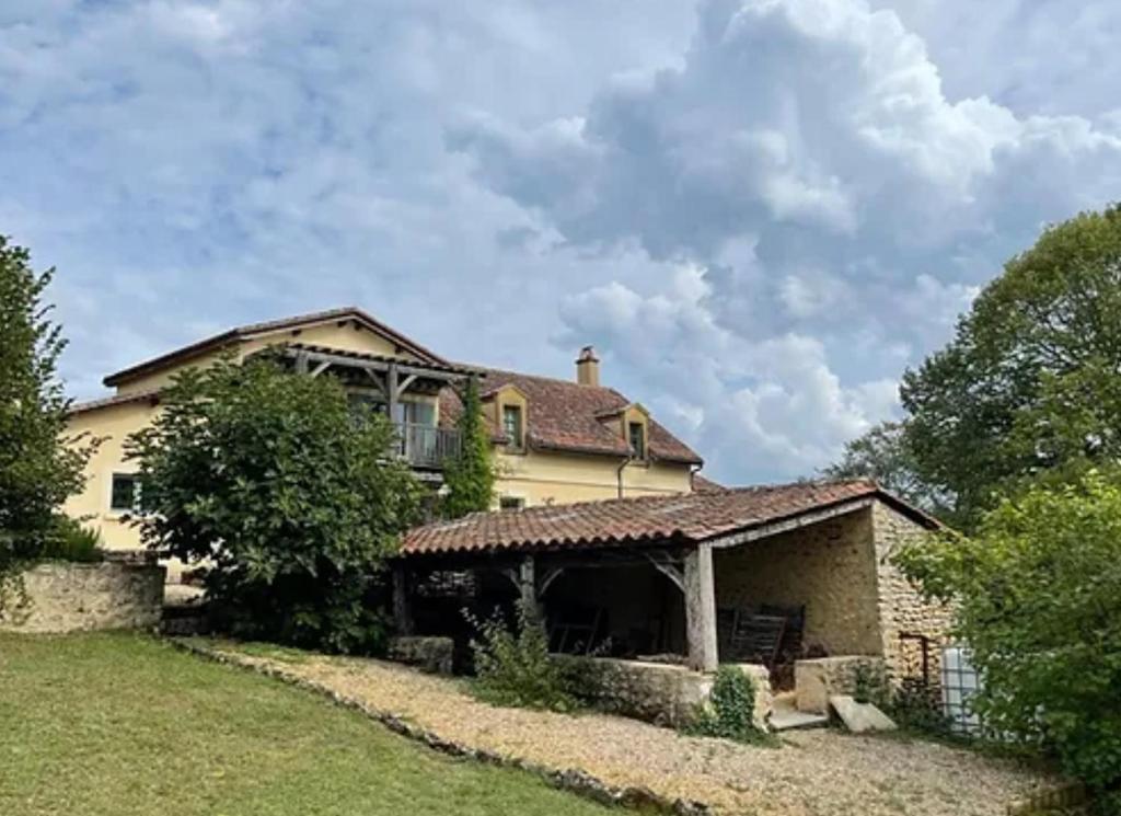 Maison de 2 chambres avec jardin clos et wifi a Coltines