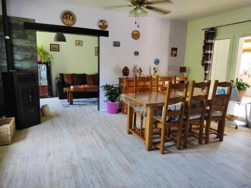 Maison de 2 chambres avec jardin clos et wifi a Marcillac Saint Quentin