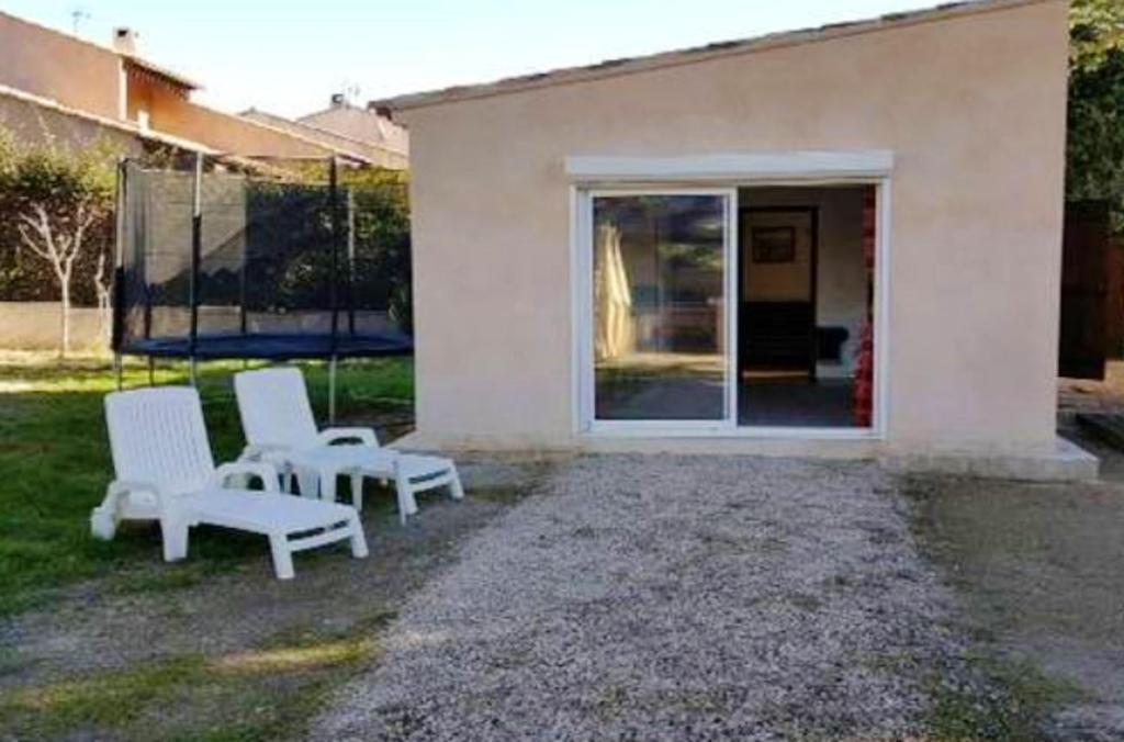 Maison de 2 chambres avec jardin clos et wifi a Martigues a 1 km de la plage 3 Allée de l'Eglantier, 13500 Martigues
