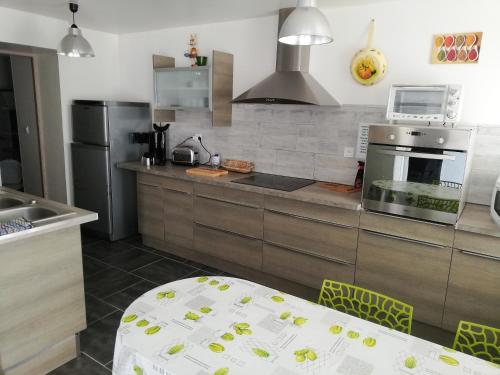 Maison de 2 chambres avec jardin clos et wifi a Paimpol a 1 km de la plageEL
