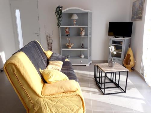Maison de 2 chambres avec jardin clos et wifi a Pujaut