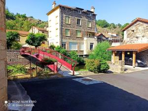 Maison de 2 chambres avec jardin clos et wifi a Saint Floret
