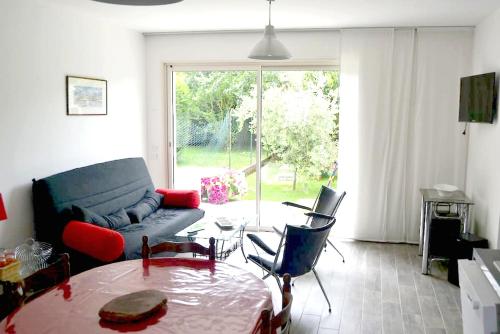 Maison de 2 chambres avec jardin clos et wifi a Saint Jouan des Guerets a 1 km de la plage