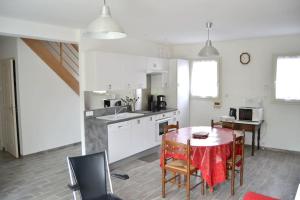 Maison de 2 chambres avec jardin clos et wifi a Saint Jouan des Guerets a 1 km de la plage