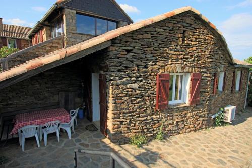Maison de 2 chambres avec piscine partagee jardin amenage et wifi a Gravieres
