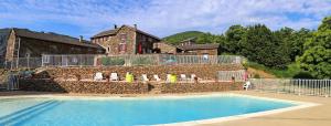 Maison de 2 chambres avec piscine partagee jardin amenage et wifi a Gravieres