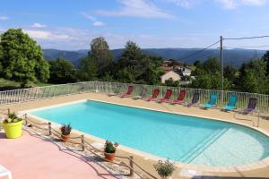 Maison de 2 chambres avec piscine partagee jardin amenage et wifi a Gravieres