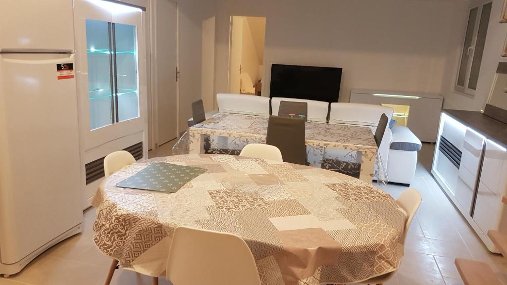 Maison de 2 chambres avec piscine partagee jardin amenage et wifi a Nant 12230 Nant