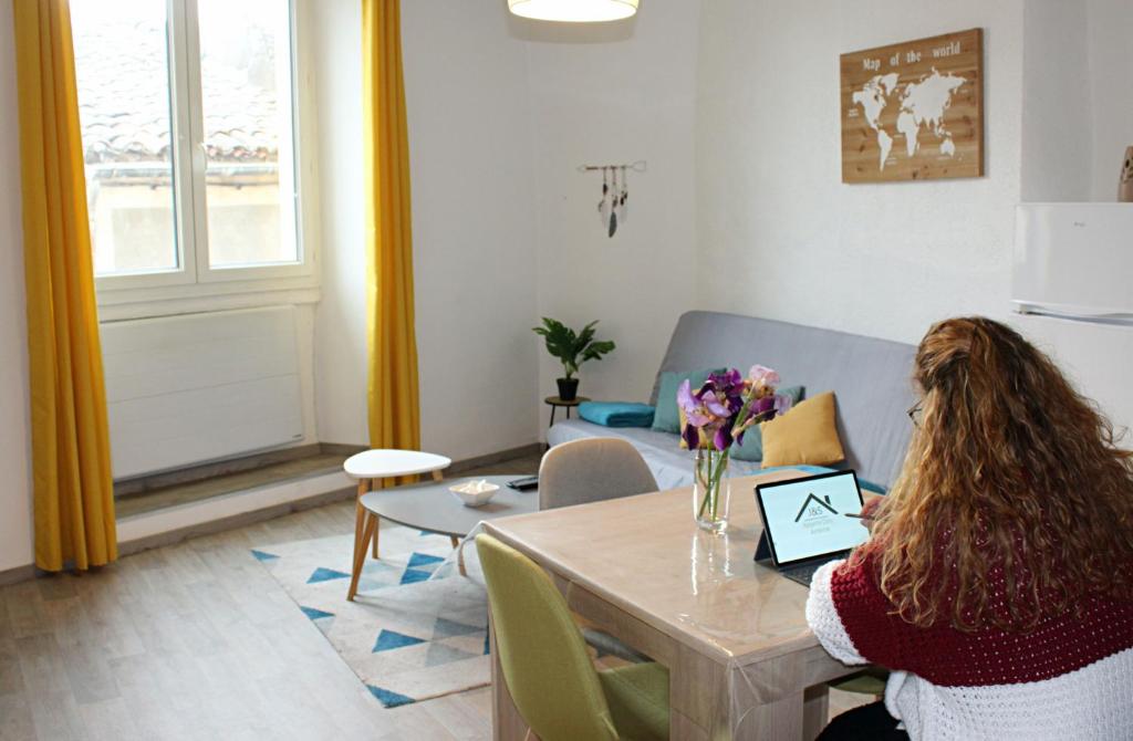 Maison de 2 chambres avec piscine partagee jardin amenage et wifi a Rostrenen
