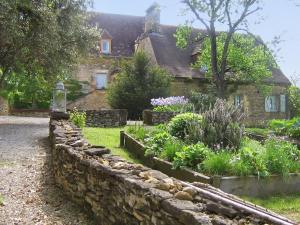 Maison de 2 chambres avec piscine partagee jardin amenage et wifi a Saint Amand de Coly