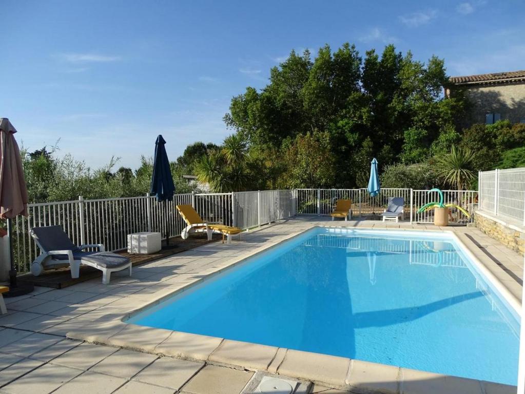 Maison de 2 chambres avec piscine partagee jardin clos et wifi a Cardet 43 Chemin du Mas Julian, 30350 Cardet