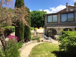 Maison de 2 chambres avec piscine partagee jardin clos et wifi a La Roche sur le Buis