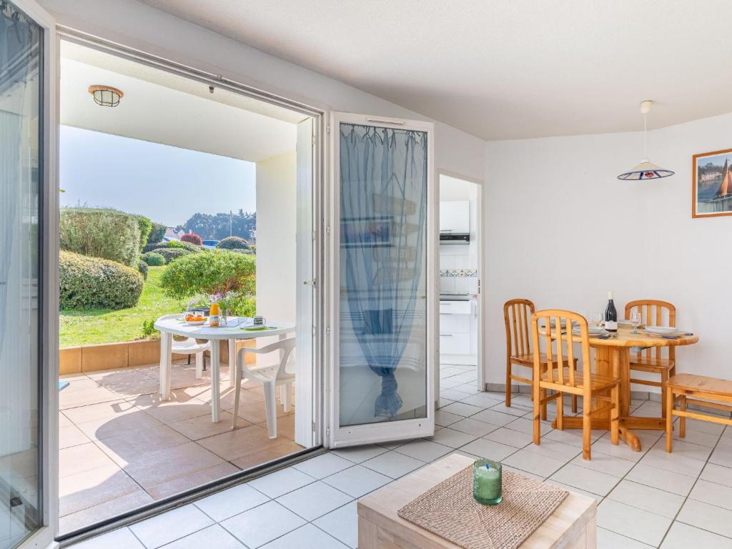 Maison de 2 chambres avec piscine partagee jardin clos et wifi a Saint Saturnin les Apt