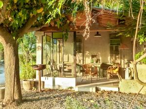 Maison de 2 chambres avec piscine partagee terrasse amenagee et wifi a Oppede