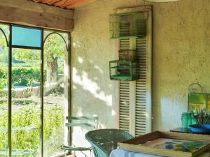 Maison de 2 chambres avec piscine partagee terrasse amenagee et wifi a Oppede