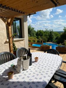 Maison de 2 chambres avec piscine privee jardin amenage et wifi a Bruniquel