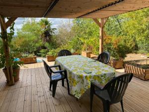 Maison de 2 chambres avec piscine privee jardin amenage et wifi a Bruniquel