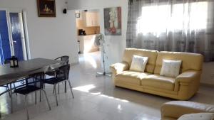 Maison de 2 chambres avec piscine privee jardin clos et wifi a Jouques