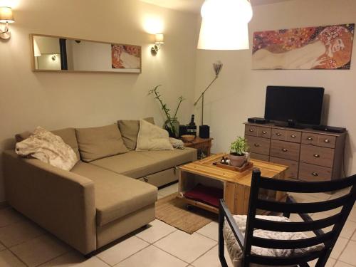 Maison de 2 chambres avec piscine privee jardin clos et wifi a Malaucene