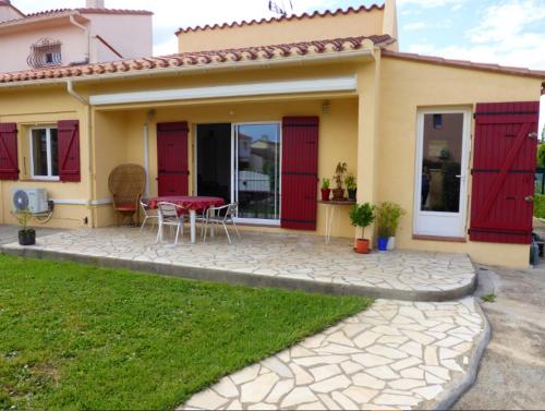 Maison de 2 chambres avec piscine privee jardin clos et wifi a Saint Cyprien a 3 km de la plage