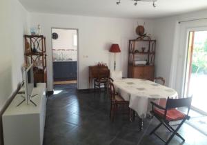 Maison de 2 chambres avec piscine privee jardin clos et wifi a Saint Cyprien a 3 km de la plage