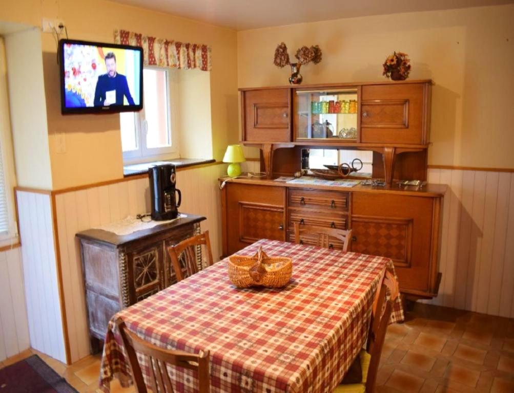 Maison de 2 chambres avec terrasse amenagee a Betpouey a 8 km des pistes Camou, 65120 Betpouey