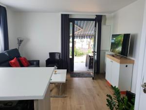 Maison de 2 chambres avec terrasse amenagee et wifi a Argenteuil