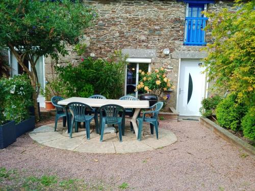 Maison de 2 chambres avec terrasse amenagee et wifi a Cancale