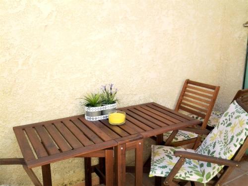 Maison de 2 chambres avec terrasse amenagee et wifi a Pouzols Minervois