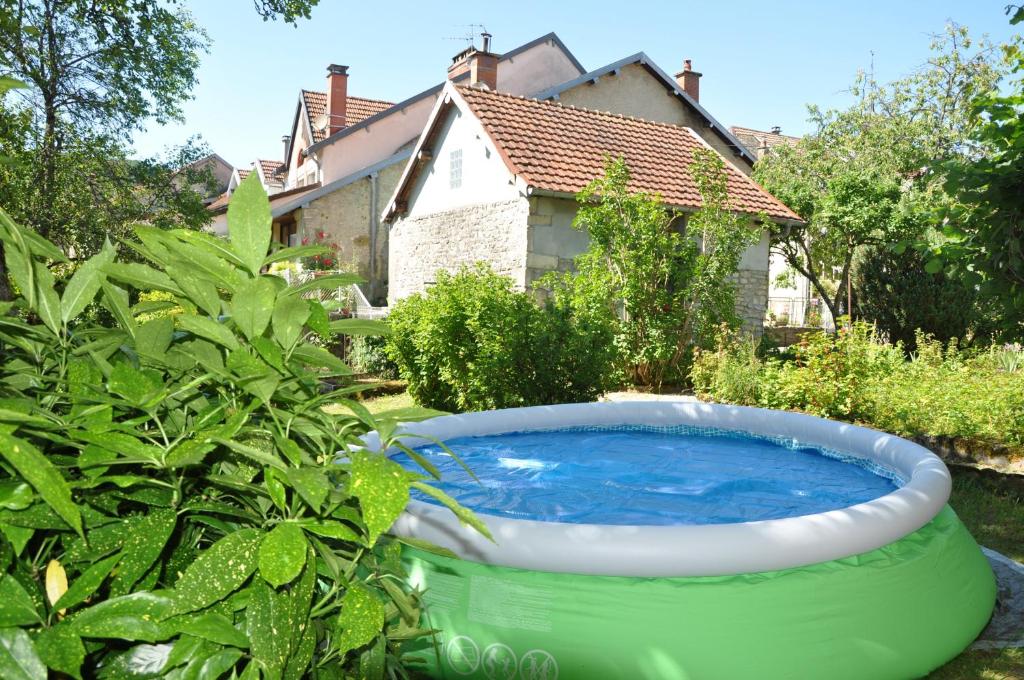 Maison de 2 chambres avec terrasse et wifi a Ornans 15 rue du Marechal Juin, 25290 Ornans