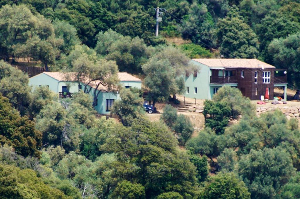 Maison de vacances Maison de 2 chambres avec vue sur la mer jacuzzi et jardin clos a Cargese Chemin de Paomia Corse-du-Sud, Corse 20130 Cargèse