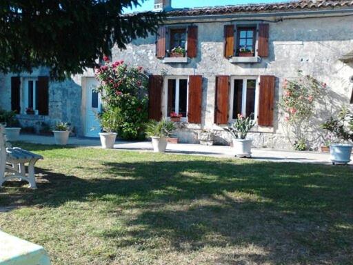 Maison de 2 chambres avec vue sur la ville jardin amenage et wifi a Labrihe 32120 Labrihe