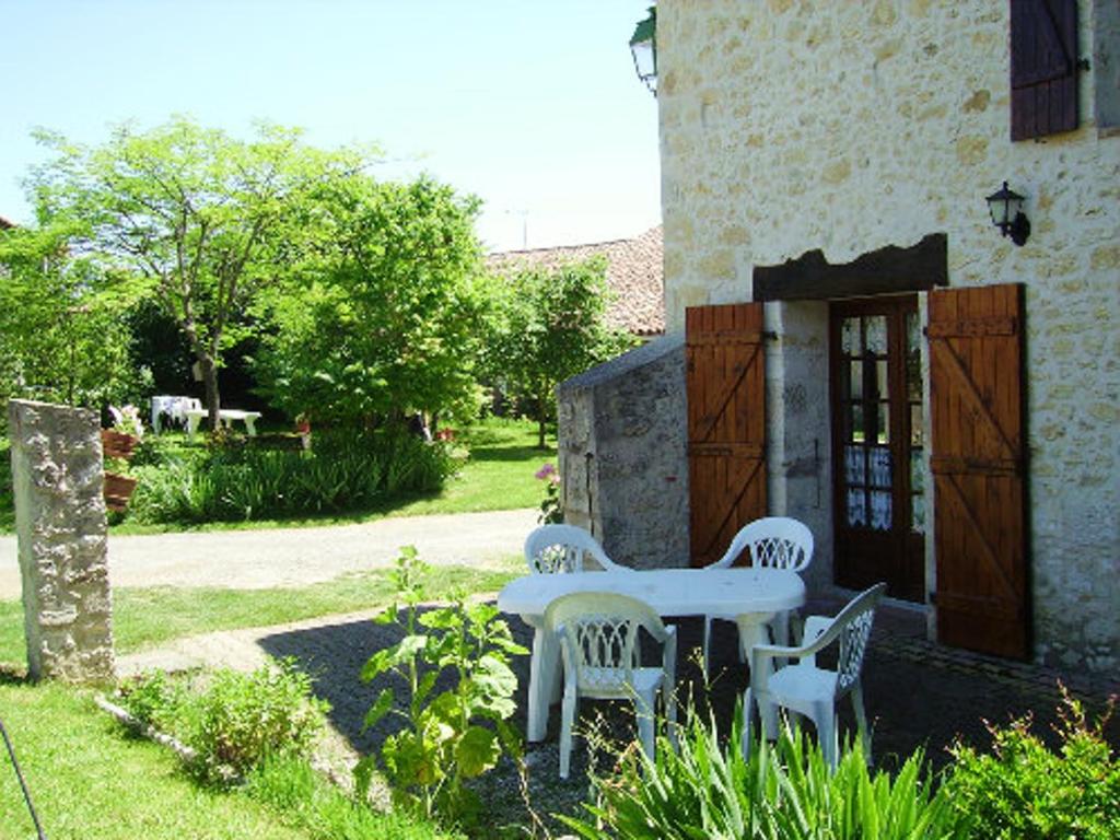 Maison de 2 chambres avec vue sur la ville jardin amenage et wifi a Labrihe Bouvées, 32120 Labrihe