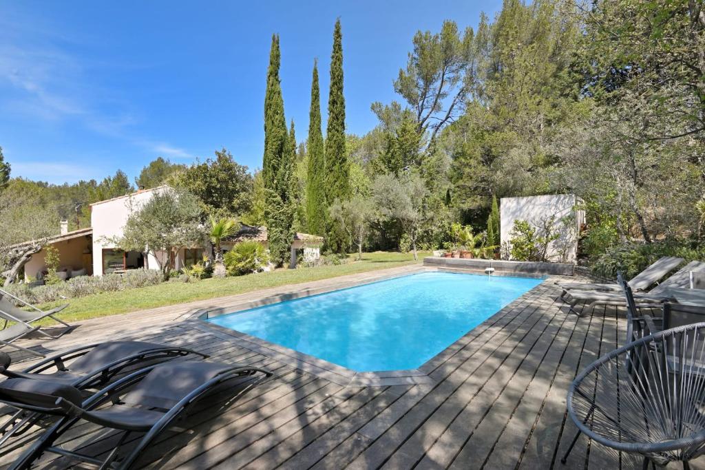 Maison de 2 chambres avec vue sur le lac jardin amenage et wifi a Chateaulin