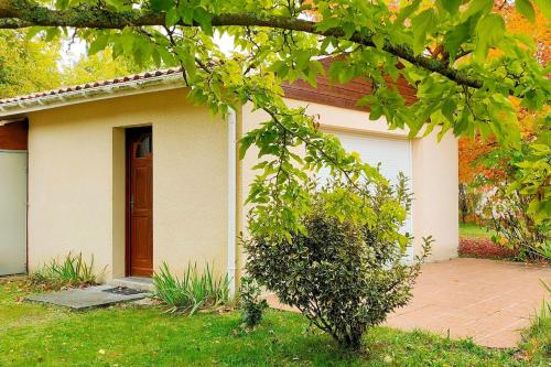 Maison de 2 chambres avec vue sur le lac piscine partagee et jardin a Hourtin